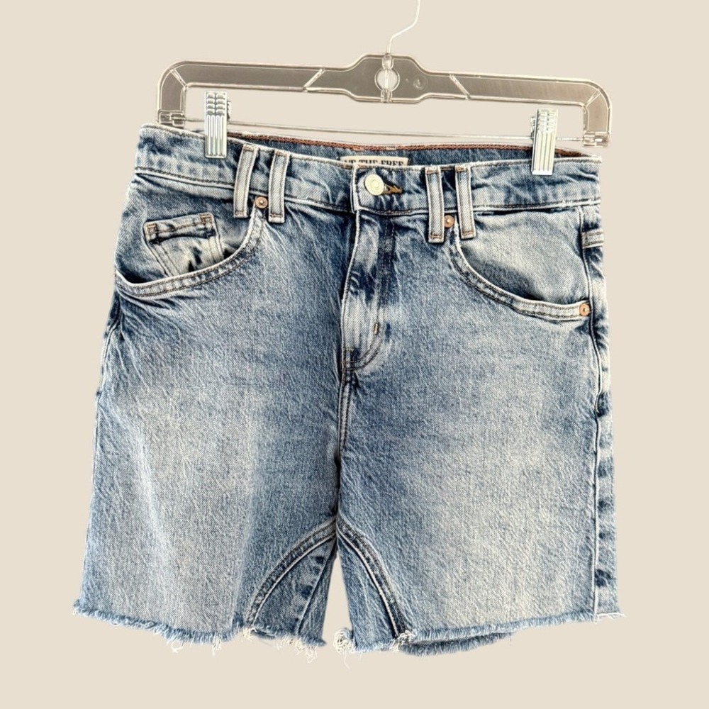We The Free Free People Light Wash Denim Shorts Raw Hem Size 26 High Rise Blue